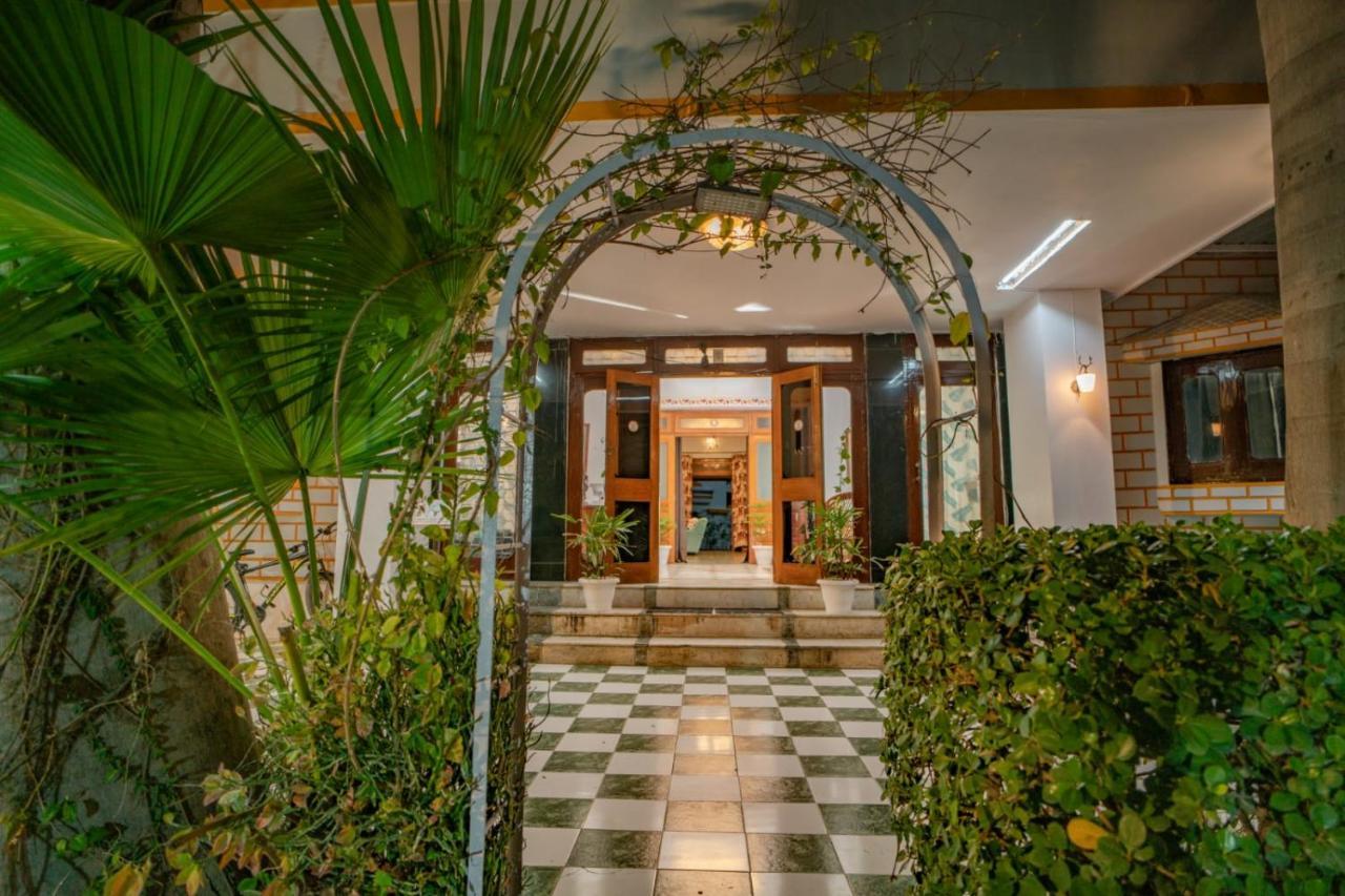 Hotel Ambavgarh Palace Udaipur Exterior photo