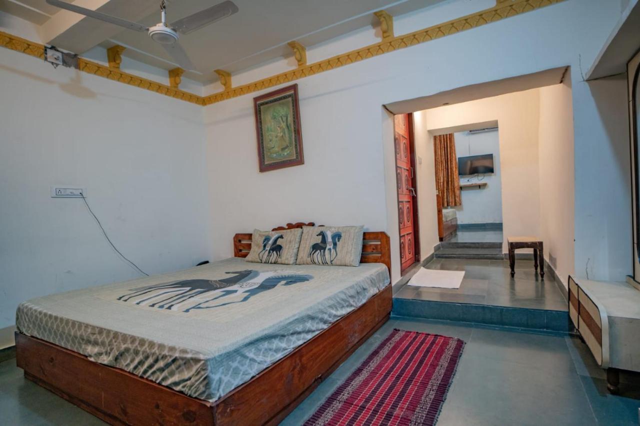 Hotel Ambavgarh Palace Udaipur Exterior photo