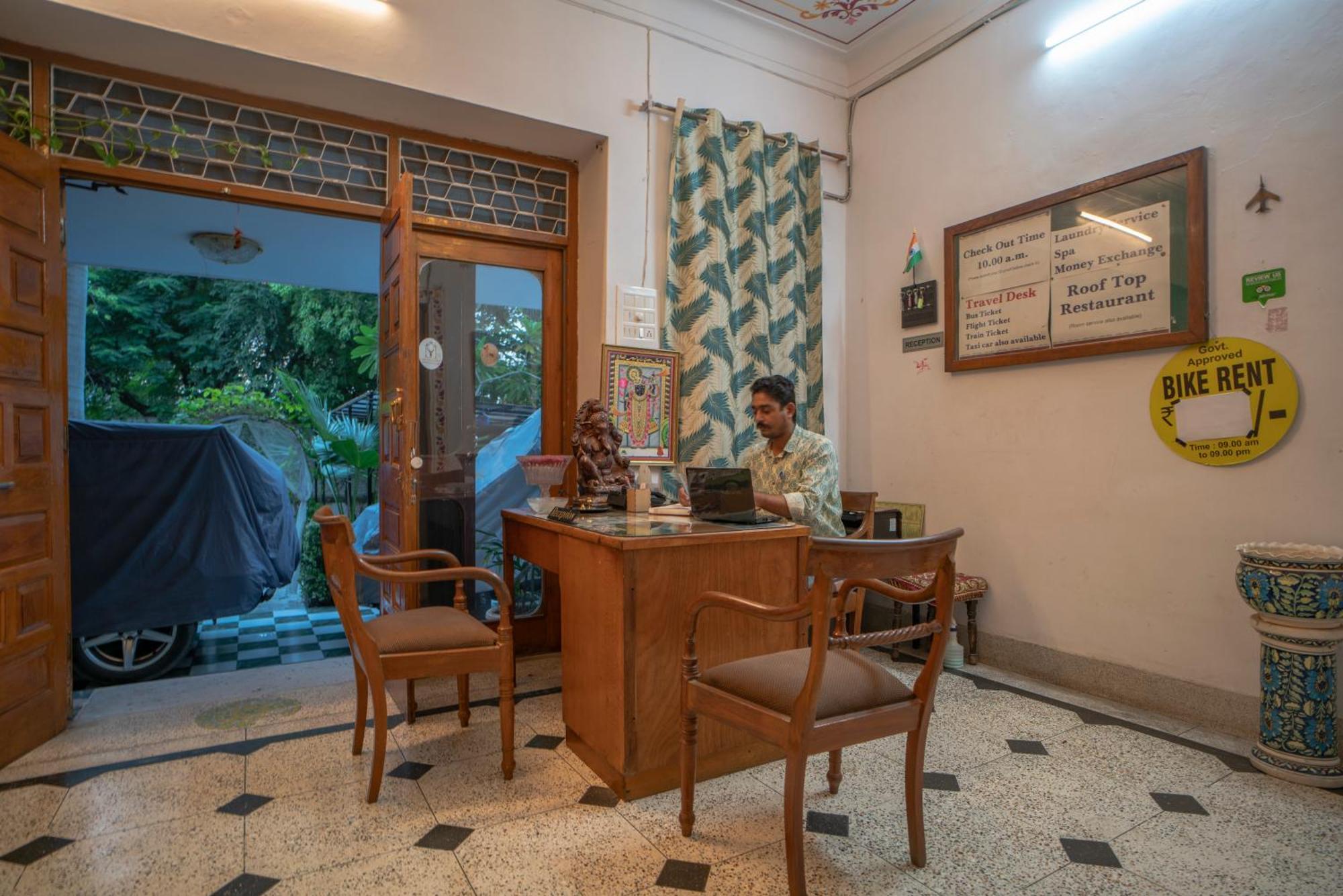 Hotel Ambavgarh Palace Udaipur Exterior photo