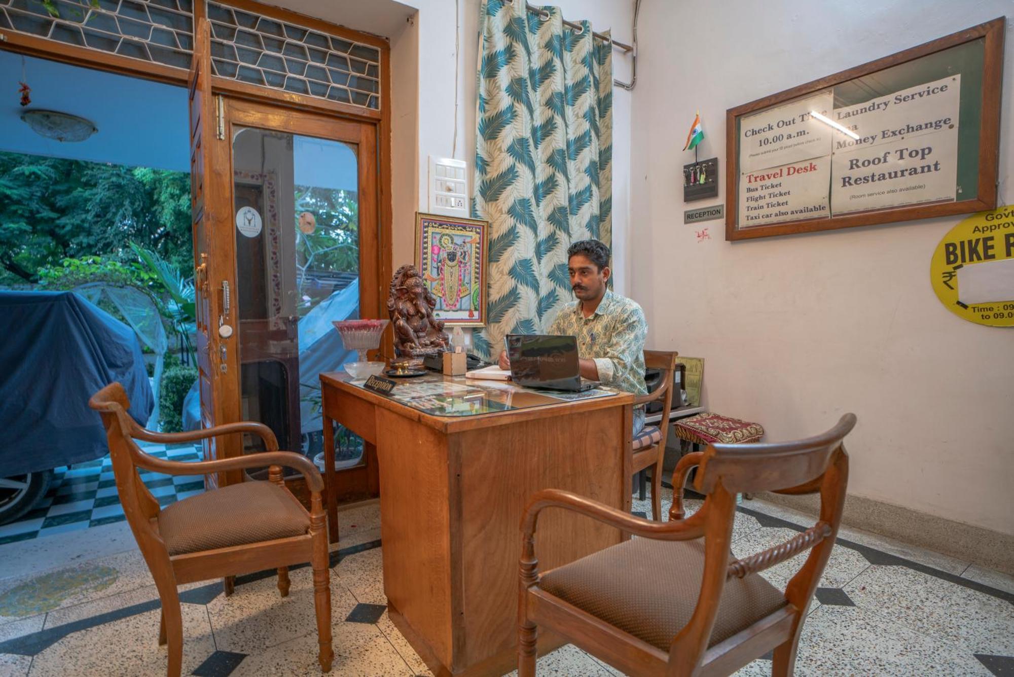 Hotel Ambavgarh Palace Udaipur Exterior photo
