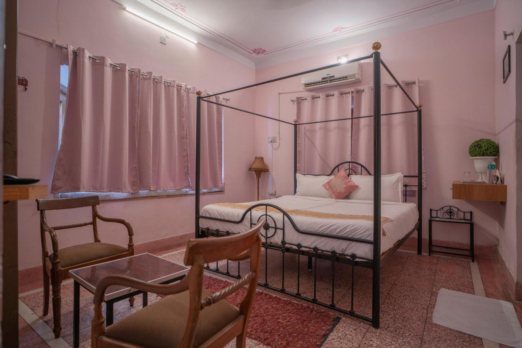Hotel Ambavgarh Palace Udaipur Exterior photo